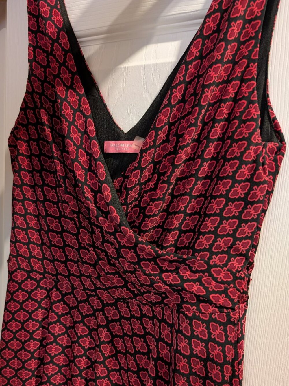 Isaac Mizrahi Deep V Neck Pink And Black Geometric Patterned Dress